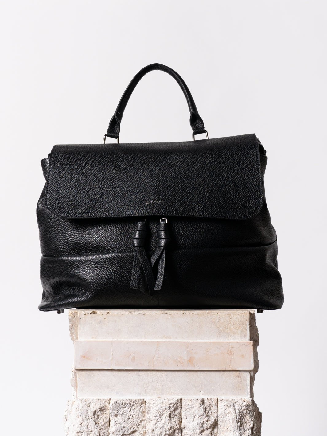 Signature Ari Backpack (Leather)